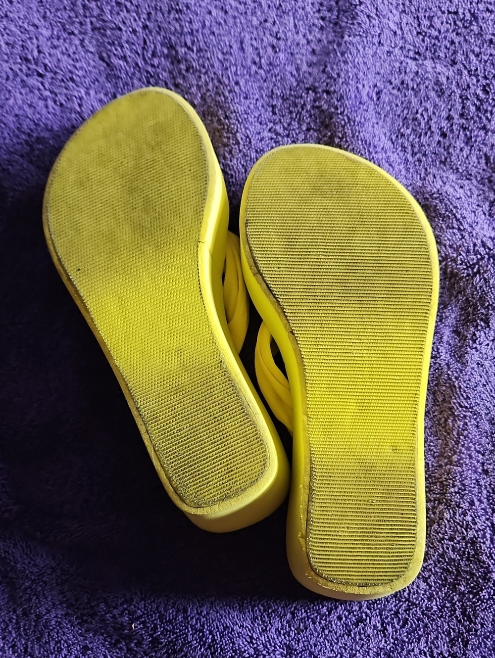 2 Pair Colin Stuart Flip Flop Heels Size 7 Black And Yellow Pair - Picture 4 of 9